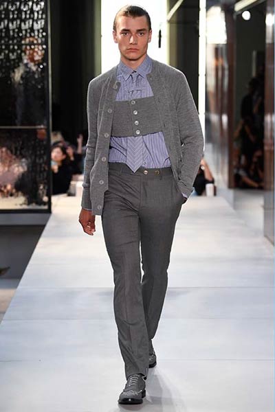 مجموعة Ricardo Tisci الأولى لدار Burberry... تصاميم راقية بلمسة جريئة
